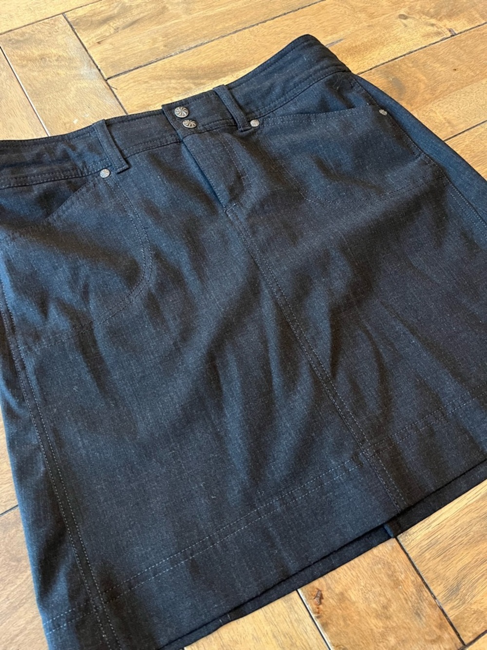 Athleta Dark Grey Mini Skirt with Front Pocket Detail size 6 - Picture 5 of 5
